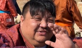 藏族吃瓜事件网红视频播放,网红视频引发全网热议